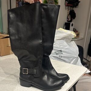 Black Women's Knee-High Boots